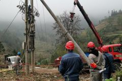 南方电网云南曲靖富源供电局开展配网线路整治 提升供电可靠性