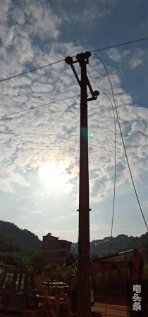 梧州网区10kV老龙塘线石桥支线两相导线断线2（拍摄：左炳斌）