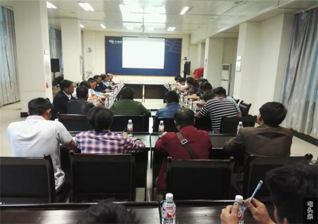 梁河供电局召开承包商安全工作会_副本