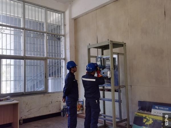 参培人员练习安装终端
