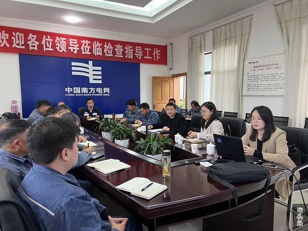 普法活动专题巡讲中（何涛 摄）