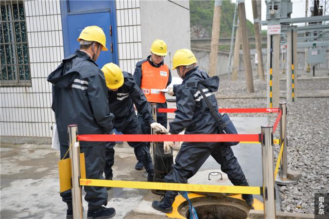 独山供电局开展防汛应急演练——陈晓慧摄影 (1)