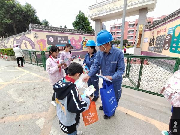 进学校开展安全用电宣传