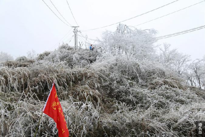 党旗飘扬，牢记使命，在冰雪中砥砺前行（贵州电网都匀贵定供电局陈文豪） (6)