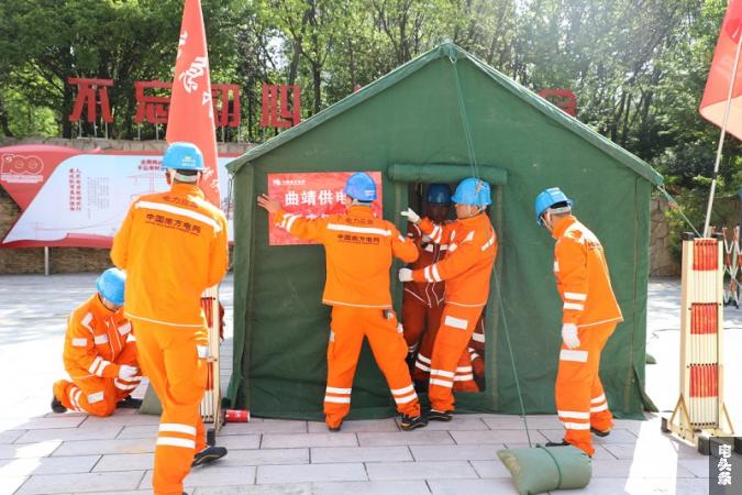 曲靖供电局现场应急指挥部搭建完成。阮松萍摄