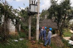 南方电网云南曲靖罗平供电局开展重过载台区治理 消除安全用电隐患